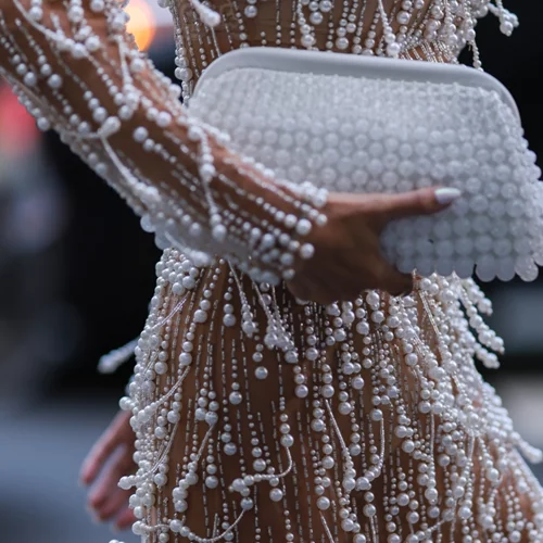 4 μανικιούρ που θα σε κάνουν να ξεχάσεις το κλασικό κόκκινο αυτές τις γιορτές