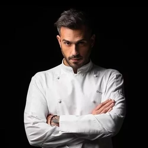 25 | Ο Γιώργος Τσούλης ετοιμάζει γαστρονομική ταβέρνα στο Μικρολίμανο