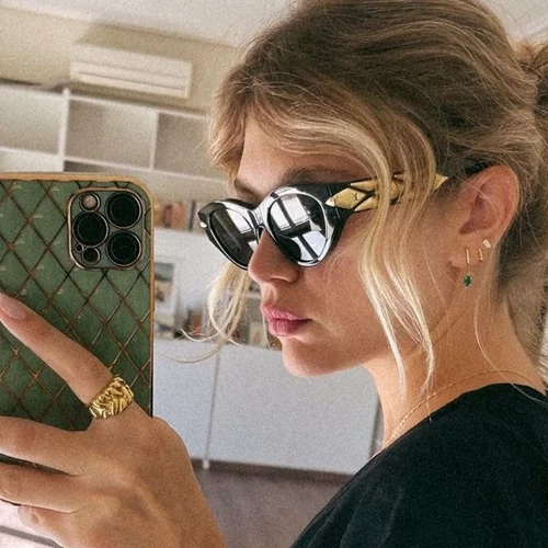 Φθινοπωρινό μανικιούρ | Το κλασικό χρώμα στο οποίο στρέφονται όλες οι Ελληνίδες celebrities τώρα