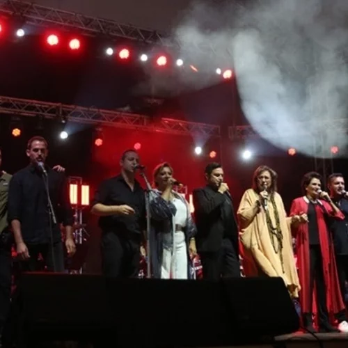 Συναυλία για τα 100 χρόνια από τη γέννηση του Μίκη Θεοδωράκη | "Λίγο ακόμα να σηκωθούμε λίγο ψηλότερα"