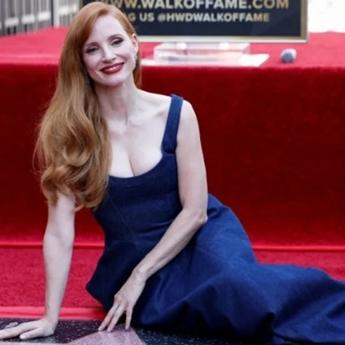 Jessica Chastain | Το συγκινητικό "ευχαριστώ" κατά την αποκάλυψη του αστεριού της στη Λεωφόρο της Δόξας