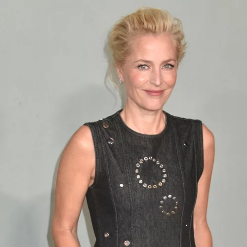 Η Τζίλιαν Άντερσον μας καλεί να μοιραστούμε μαζί της τις σεξουαλικές φαντασιώσεις και τα συναισθήματα μας γύρω από το σεξ