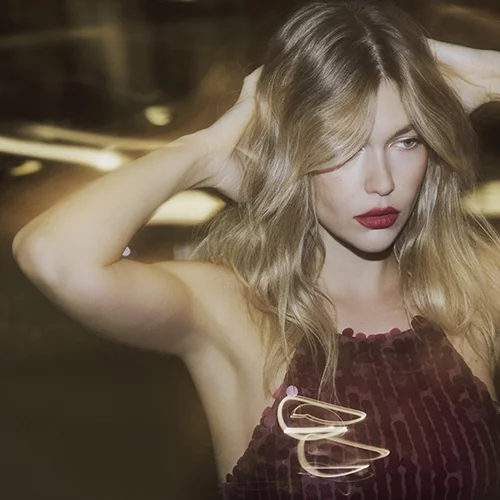 H Κλέλια Ανδριολάτου με τα πιο festive looks για τις γιορτές από την Sugarfree