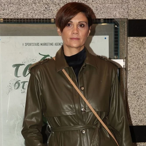 Πώς θα φορέσεις τις over the knee μπότες σε μία casual εμφάνιση; Η Άννα Μαρία Παπαχαραλάμπους προτείνει