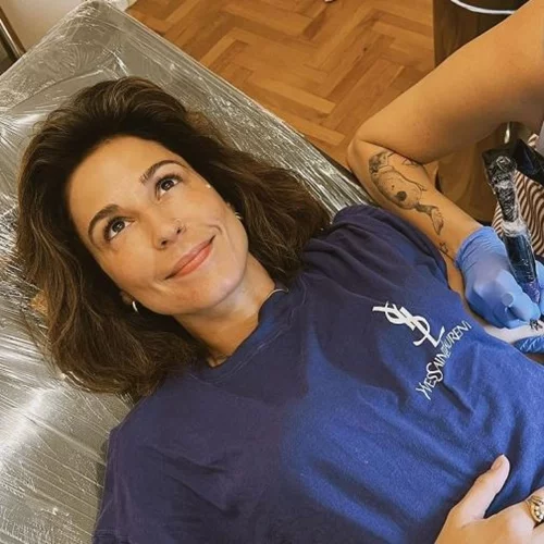 Κατερίνα Παπουτσάκη | "Χτύπησε" το ίδιο τατουάζ με αγαπημένο της πρόσωπο