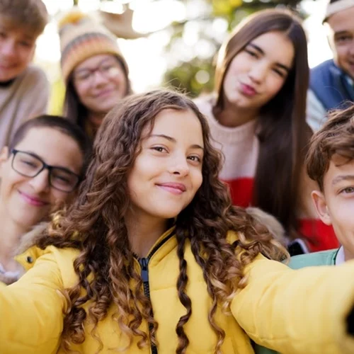 Γιατί είναι σημαντικό οι έφηβοι να μάθουν να διερευνούν τον εαυτό τους και τον κόσμο;