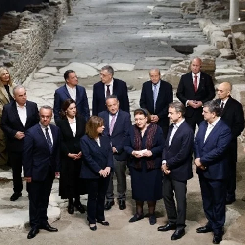 Η ΠτΔ και ο πρωθυπουργός ξεναγήθηκαν στα αρχαία ευρήματα στο σταθμό Βενιζέλου του Μετρό Θεσσαλονίκης