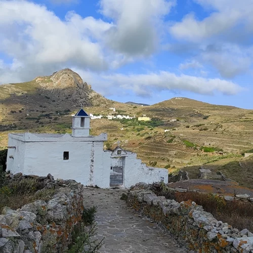 Στον περιπατητικό τουρισμό και τις εναλλακτικές μορφές τουρισμού ποντάρει η Τήνος για να επιμηκύνει την τουριστική της περίοδο