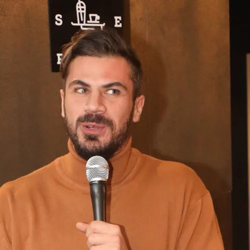 Άκης Πετρετζίκης | Αυτή είναι η εγκυμονούσα σύντροφός του (vid)