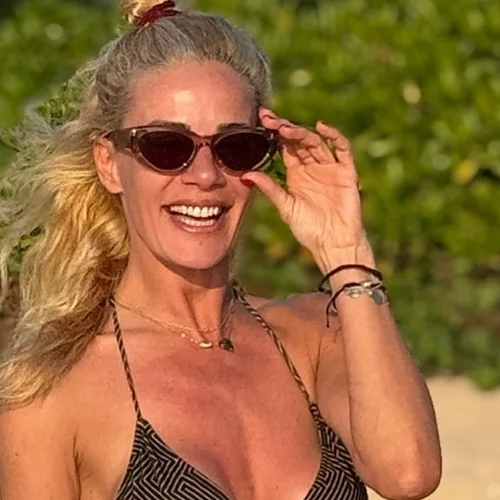 Η Ζέτα Μακρυπούλια με μπικίνι στο Βιετνάμ και εμείς μετράμε αντίστροφα για καλοκαίρι