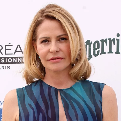 Τζένη Μπαλατσινού | Το νέο ultra chic κούρεμα που υιοθέτησε για την ορκωμοσία της νέας κυβέρνησης