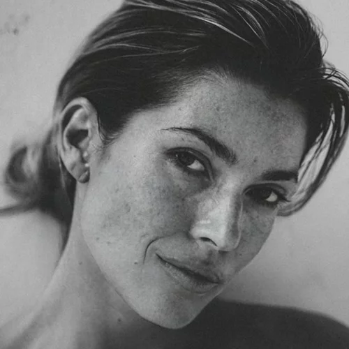 Oι ουλές στο σώμα της Βάσιας Κωσταρά δίνουν ένα μήνυμα ελπίδας