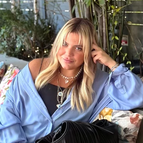 Η Δανάη Μπάρκα άλλαξε και πάλι τα μαλλιά της | Η ριζική αλλαγή που την έκανε αγνώριστη