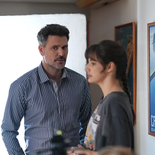 Νέες φωτογραφίες του Μιχάλη Λεβεντογιάννη από τα γυρίσματα της νέας του σειράς για το MEGA