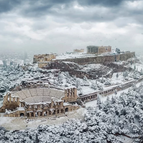 Προσοχή στις μετακινήσεις στο οδικό δίκτυο της Αττικής τις επόμενες ώρες λόγω πυκνών χιονοπτώσεων