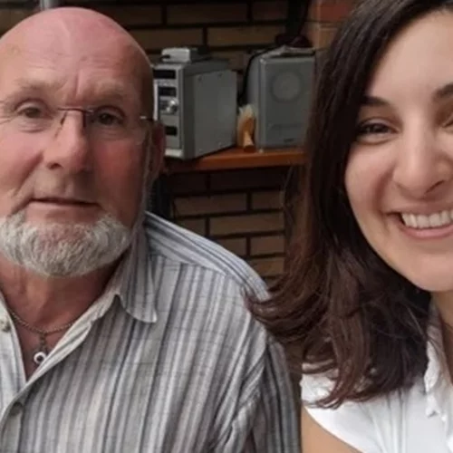 Η προσφυγοπούλα που έψαξε και βρήκε τον άντρα που της αγόρασε ένα ποδήλατο όταν ήταν 5 χρονών