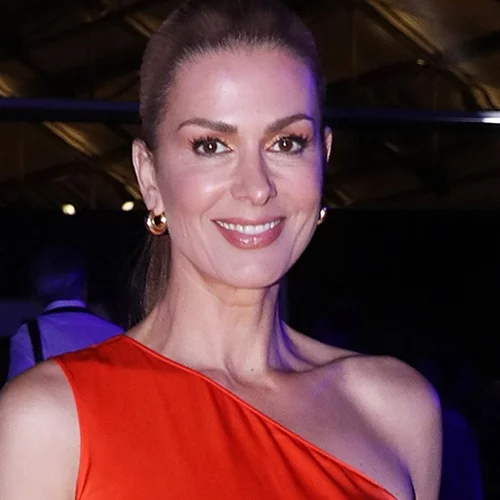 Η Τζίνα Αλιμόνου με το τέλειο '70s καρέ | Η αλλαγή στην εμφάνισή της μετά από καιρό