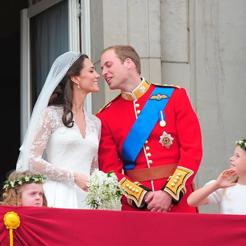 Το γαμήλιο αυτοκίνητο του πρίγκιπα William και της Kate Middleton κινείται με "λευκό κρασί και τυρί"