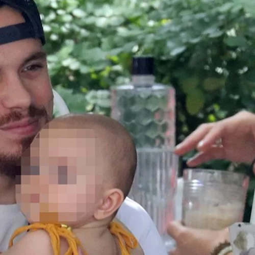 Ο Λευτέρης Πετρούνιας είναι ένας τρυφερός μπαμπάς - Η φωτογραφία αγκαλιά με τις κόρες του