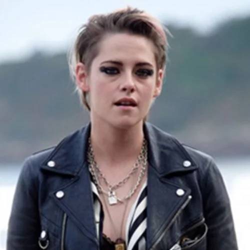 Kristen Stewart | Είναι ολόιδια η Diana στη νέα ταινία όπου την υποδύεται