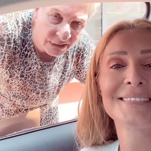 Η Νατάσα Θεοδωρίδου στο πατρικό της σπίτι στη Θεσσαλονίκη - Της μαγειρεύει η μητέρα της, Σοφία