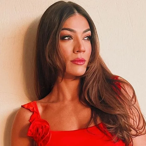 Ήβη Αδάμου | Το βραδινό look που δημιούργησε με ένα denim παντελόνι