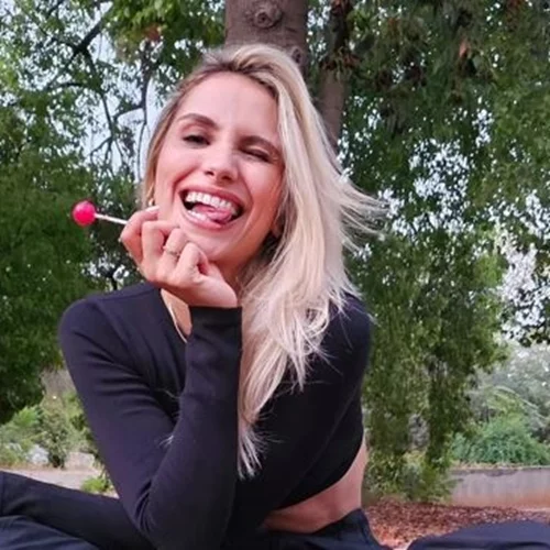 Ο μάνατζερ της Μελίνας Κόντη διαψεύδει τη σχέση με τον Νίκο Κουρή