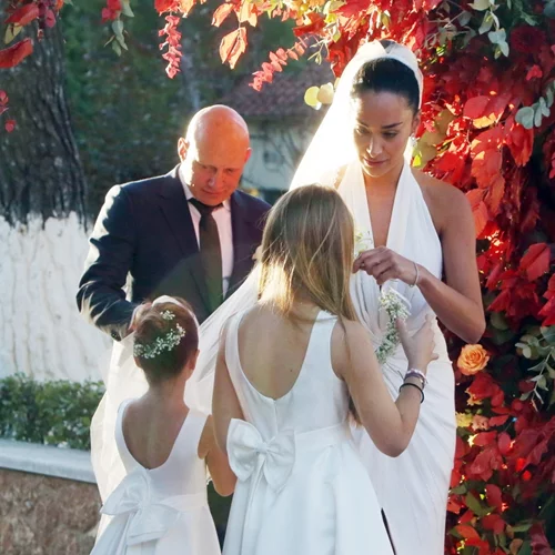 Παύλος Βαρδινογιάννης - Κατερίνα Μπιρμπίλη | Η κομψή μπομπονιέρα, το art de la table και η 3όροφη τούρτα στη δεξιωση του γάμου τους