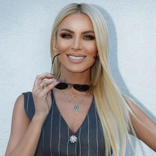 Κατερίνα Καινούργιου | Η chic φούστα της από τη Zara μπορεί να φορεθεί σε κάθε περίσταση