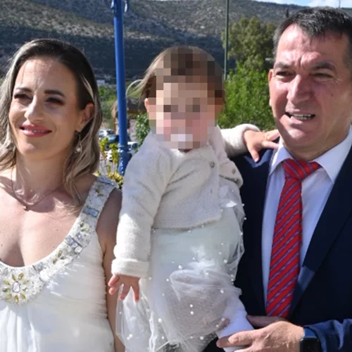 Η κόρη του Πύρρου Δήμα και της Αφροδίτης Σκαφίδα είναι ό,τι πιο cute θα δεις σήμερα | Η ανάρτηση της μαμάς της από την παραλία