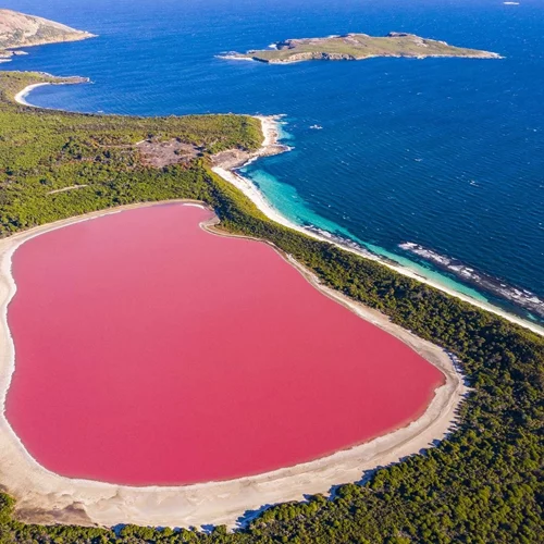 Πού είναι αυτή η ροζ λίμνη που έχει γίνει viral στο Instagram;