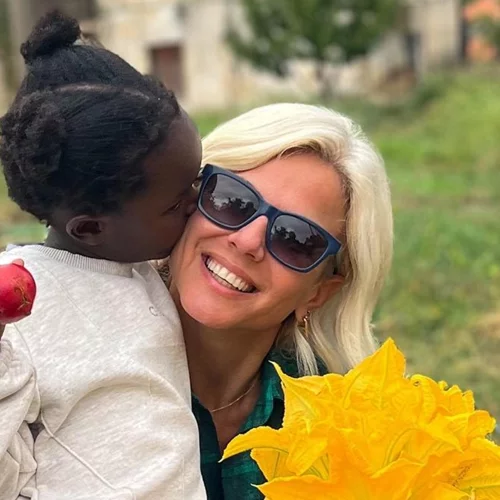 Η Χριστίνα Κοντοβά κράτησε την υπόσχεση που είχε δώσει στην κόρη της, Έιντα | Το ταξίδι τους στην Ουγκάντα