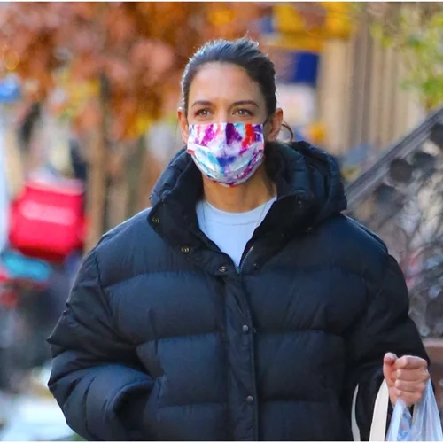 H Katie Holmes με το παλτό από το Mango που πρέπει να αποκτήσεις