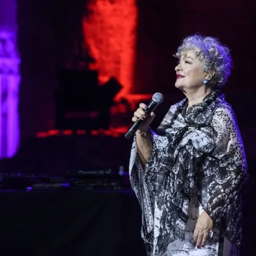 Η Τάνια Τσανακλίδου αφηγείται μουσικά τη ζωή της