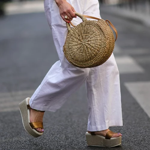 Τα τρία ζευγάρια πλατφόρμες που πρέπει να έχουμε όλες στη ντουλάπα μας