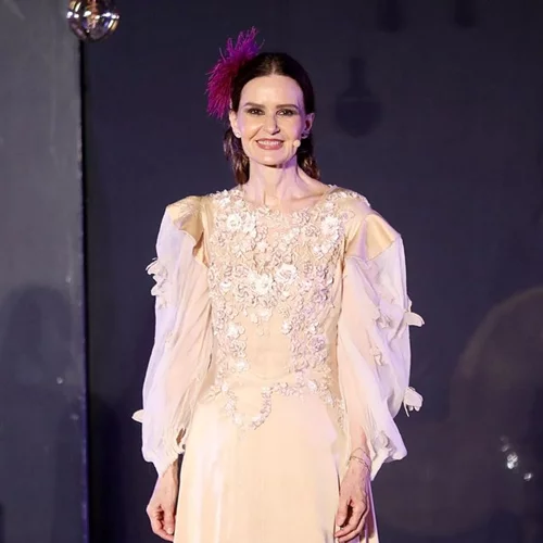 Η "Ψυχοκόρη" που είναι ίδια με την Κάτια Δανδουλάκη στα νιάτα της