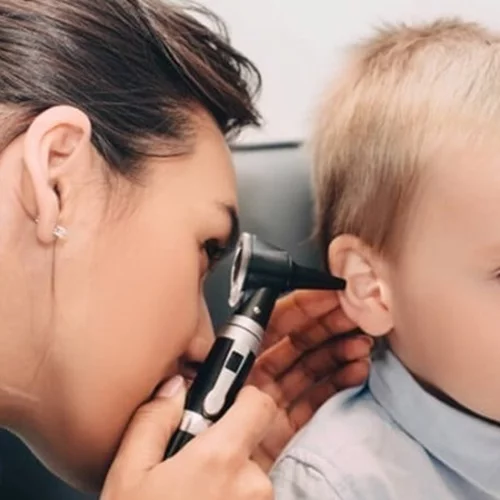 Κίνδυνοι για την ακοή των παιδιών από τον υπερβολικό θόρυβο