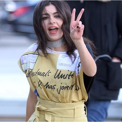 Brat Girl Summer | Τι είναι το νέο καλοκαιρινό trend και πώς θα το πετύχεις