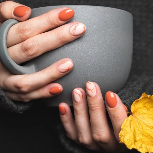 15 άκρως φθινοπωρινές ιδέες για το πρώτο μανικιούρ του Σεπτεμβρίου