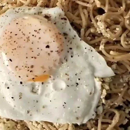 Μακαρονάδα τσουχτή | Η light εκδοχή που συστήνει και η διατροφολόγος!