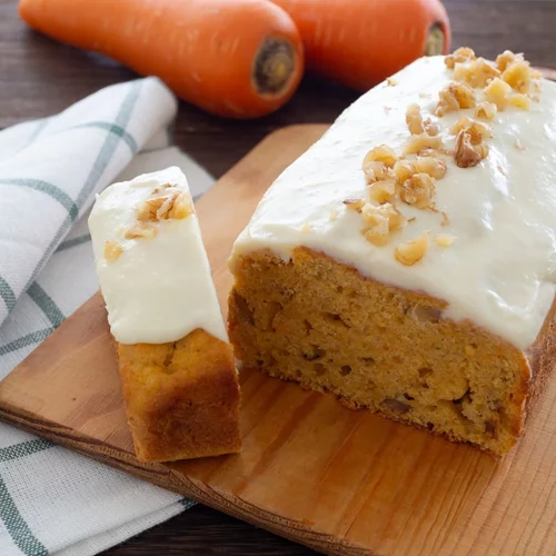 Υγιεινό κέικ καρότου - Η συνταγή με το πιο νόστιμο γλάσο!