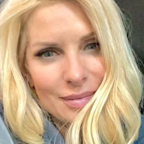 Φυσική ομορφιά | Η Ελένη Μενεγάκη ποζάρει χωρίς μακιγιάζ και εντυπωσιάζει