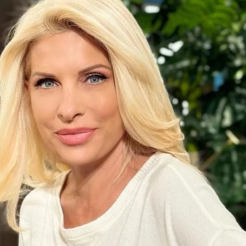 Αγνώριστες αλλά απόλυτα αληθινές | 15 Ελληνίδες celebrities δείχνουν περήφανα τα φυσικά μαλλιά τους