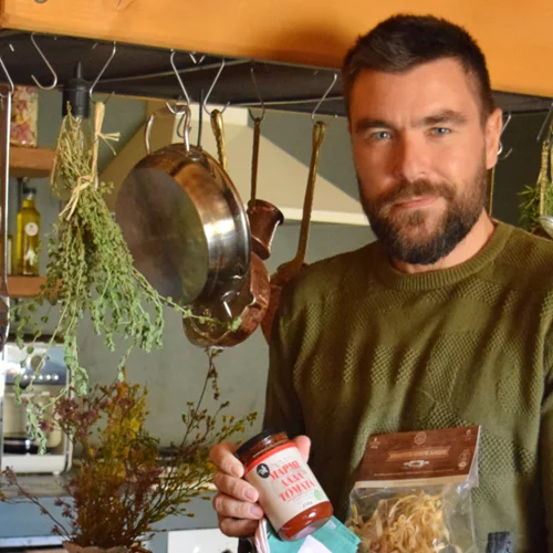 A Magic Cabinet - Cool Artisan | Συνεργασία για ένα μοναδικό καλάθι με εκλεκτά ελληνικά προϊόντα γαστρονομίας