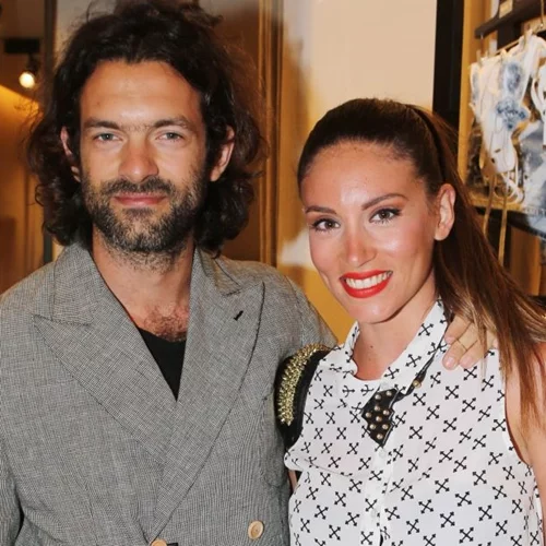 Αθηνά Οικονομάκου | Η γνωριμία στη Φτελιά, ο πολυτελής γάμος, το κοινό ταξίδι στο Ντουμπάϊ και η ανακοίνωση του διαζυγίου