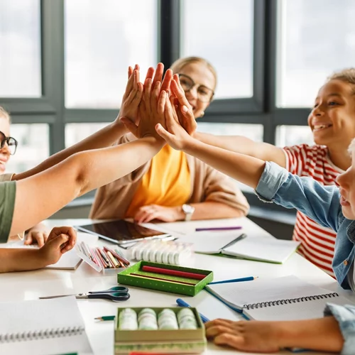 Μαρία Ντάβου | "Να ενισχύσουμε την κριτική σκέψη των παιδιών, να τα βοηθήσουμε να αποδομήσουν αυτό το εκπαιδευτικό σύστημα"