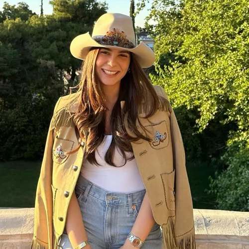 Η Αλεξάνδρα Κωστοπούλου φόρεσε το τζιν παντελόνι της, όπως οι Γαλλίδες fashionistas