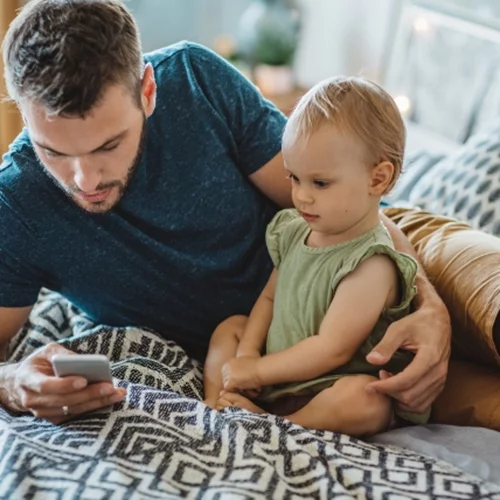 "Το κινητό σου είναι πιο σημαντικό από μένα;"-Ένα βίντεο που θα σε πείσει να περνάς ουσιαστικό χρόνο με τα παιδιά σου