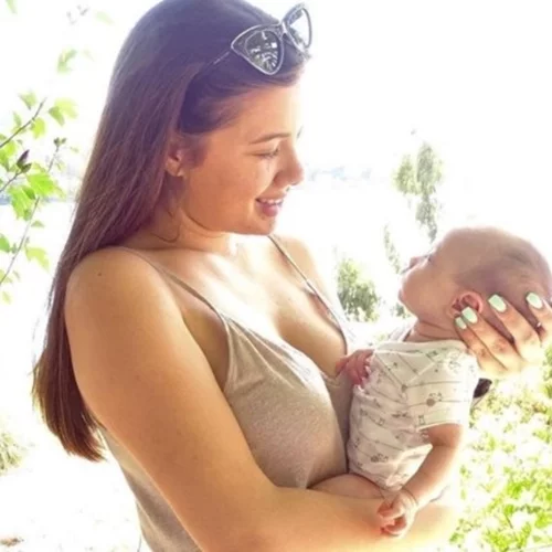 Γλυκά Νερά | Η γιαγιά πήγε τη μικρή Λυδία σε παιδικά καλλιστεία στις Φιλιππίνες - Σε γηροκομείο στον Βόλο ο σύζυγός της