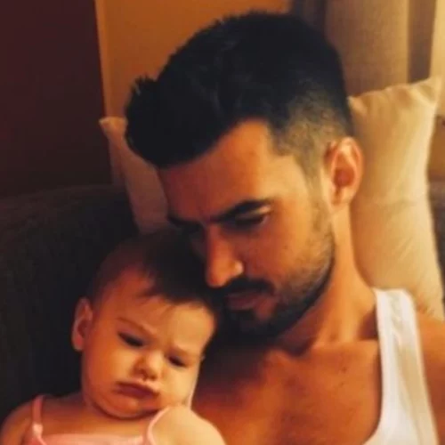 Το γλυκό βίντεο του Γιάννη Τσιμιτσέλη με παιδικές φωτογραφίες της κόρης του, για τα γενέθλιά της